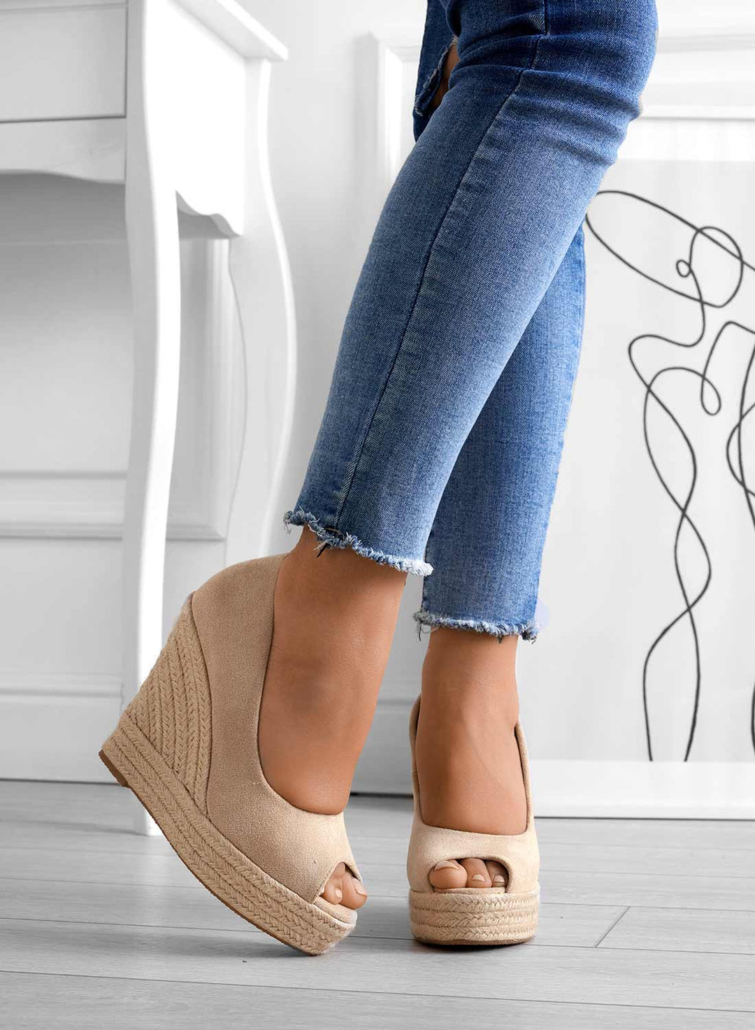 Viondra | Elegante Zamsz-Keilabsatz-Sandalen