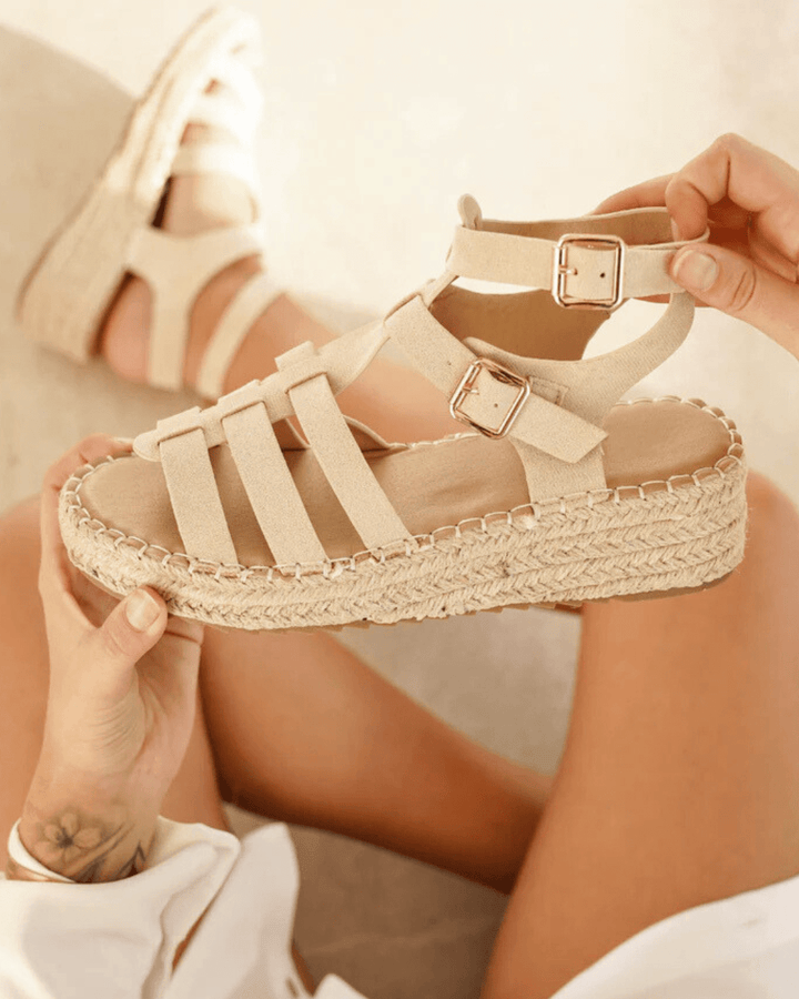 Amelith | Beige Plateau-Sandalen im Römischen Stil
